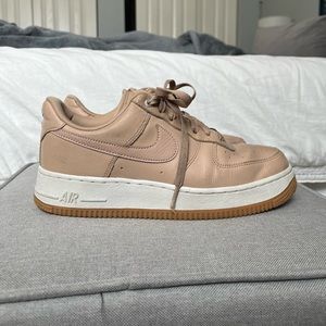 NIKE AIR FORCE 1